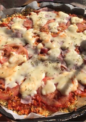Una foto de Pizza con base de coliflor