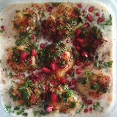 A picture of Dahi wada.