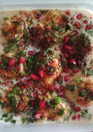 A picture of Dahi wada.