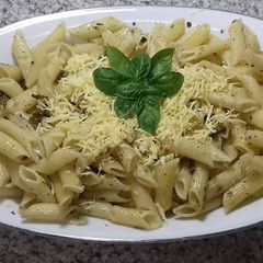 A picture of Easy Penne Pasta with hot pepper.