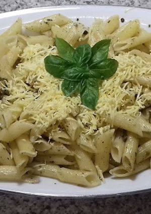 A picture of Easy Penne Pasta with hot pepper.