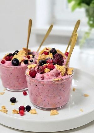 Foto principal de Helado exprés de yogur griego con frutos rojos