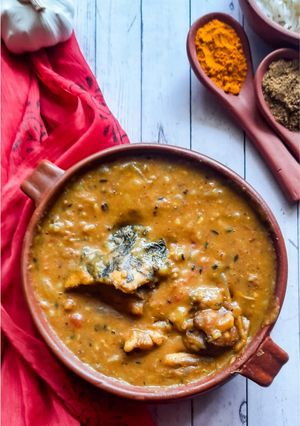 মাছের মাথা দিয়ে ভাজা মুগের ডাল (Moong dal with fish head recipe in Bengali) রেসিপির প্রধান ছবি