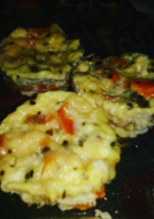 Una foto de Scones de pollo y verduras