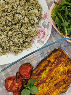 عکسی از دستور سبزی پلو با ماهی خوشمزه🤤
