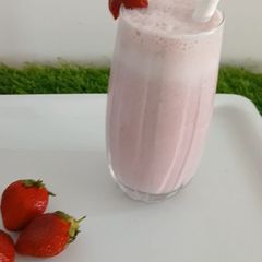 Banana, strawberry smoothie A picture of Banana, strawberry smoothie.