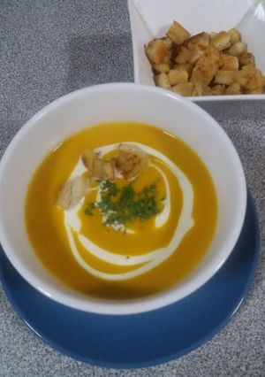 Una foto de Crema de zapallo con crutones
