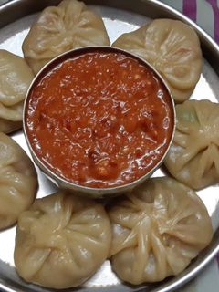 चिकन मोमोस (chicken momos recipe in marathi) रेसिपी चे मुख्य फोटो 