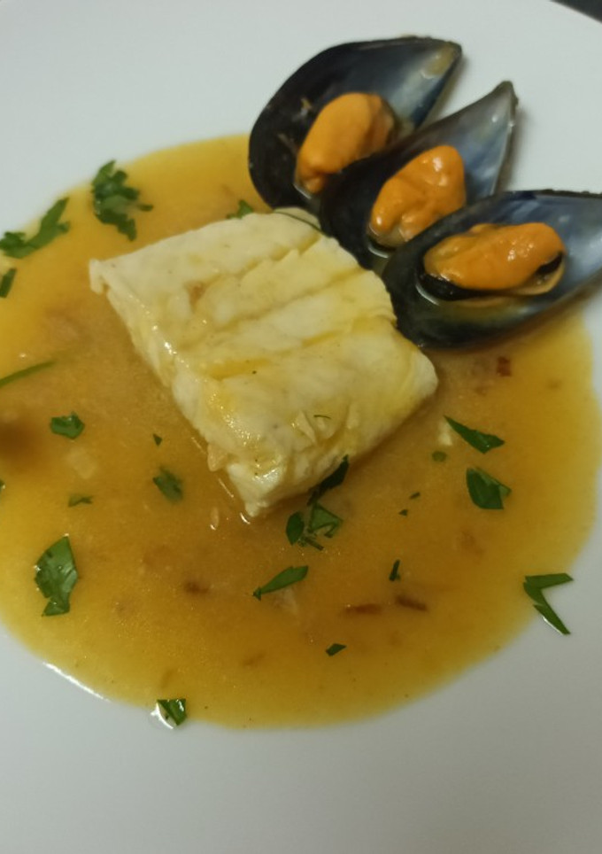 Una foto de Merluza a la marinera