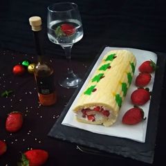 A picture of Strawberry Vanilla Roll Cake.