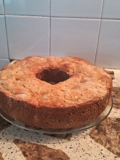 Una foto de Budín de limón relleno con crema pastelera