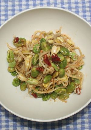 A picture of Easy Namul with Dried Soybean Sprouts and Dried Edamame.
