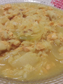 Una foto de Arroz con salmón y merluza a la cúrcuma