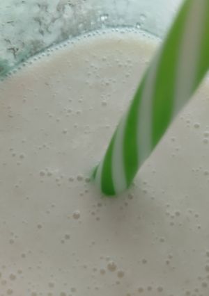 Una foto de Bebida de guanábana, avena y leche🥛🍯🥯