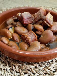 Una foto de Habas guisadas con jamón y chorizo (michirones)