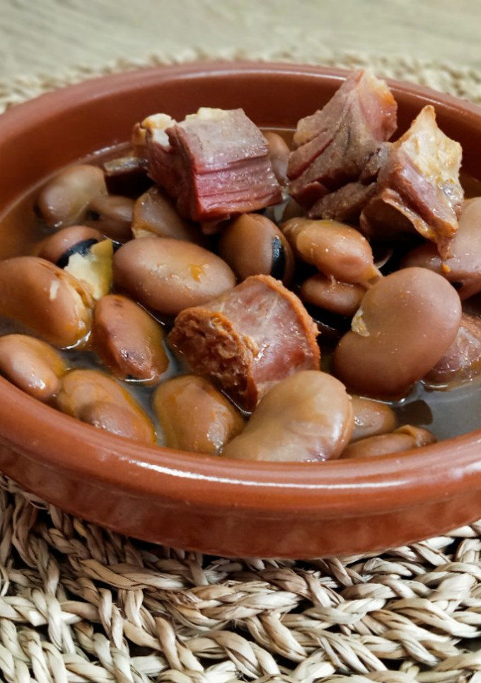 Una foto de Habas guisadas con jamón y chorizo (michirones)