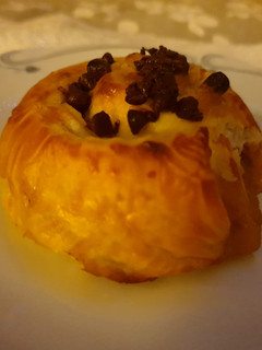 Foto di Rose di sfoglia con crema pasticcera vegan