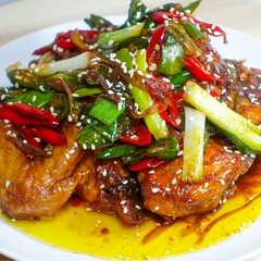 A picture of Ayam Goreng Saus Inggris.