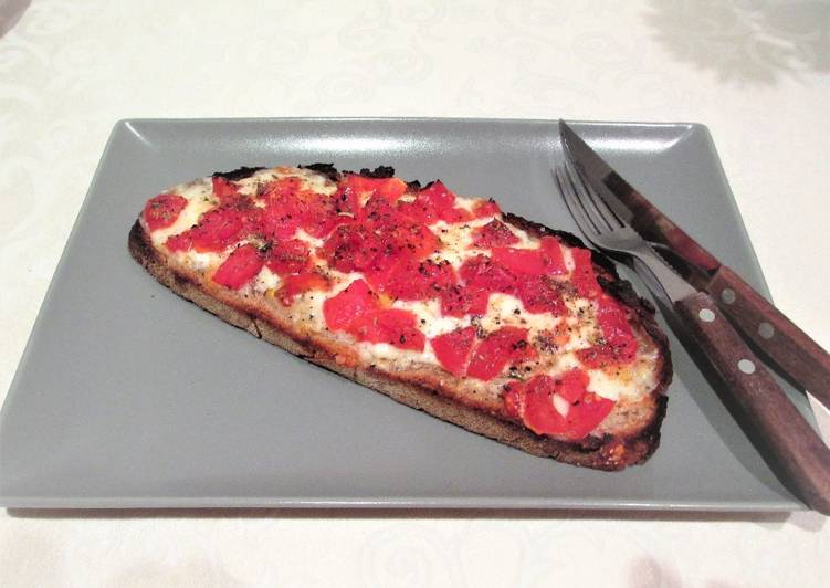 Pan Rustik Bakery con mozzarella y tomates al horno