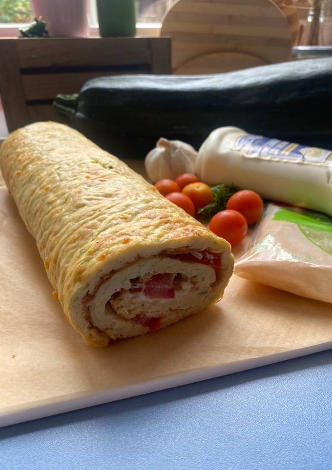 Кабачковий рулет з помідорами та сиром!