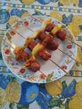 Spiedini patate e salsiccia