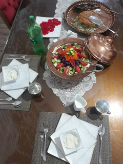 عکسی از دستور سبزی پلو و ماهی شکم پر