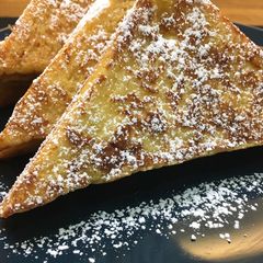 A picture of French Toast.