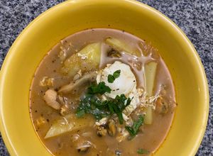 Una foto de Sopa surtido de mariscos