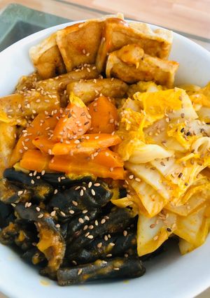 Hình của món Tteokbokki Chay / Bánh gạo Hàn Quốc phiên bản "lười".