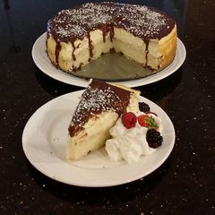 A picture of Boston Cream Pie Cheesecake.