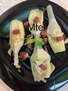 Una foto de Alcachofas frescas al ajillo con jamón Mte