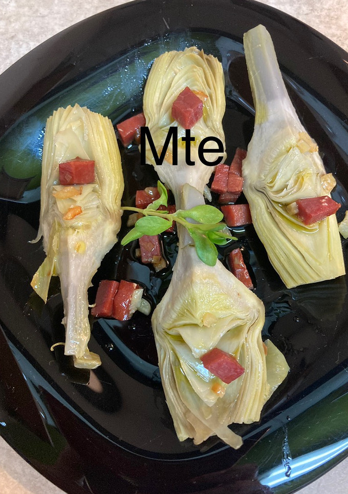 Una foto de Alcachofas frescas al ajillo con jamón Mte