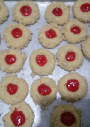 Foto resep Crunchy Strawberry Peanut Thumbprint Cookies