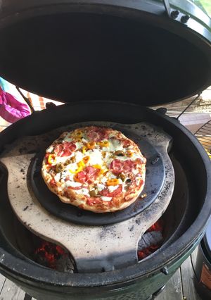 A picture of Pizza on the Big Green Egg.