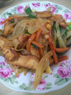 洋蔥炒豆乾(低醣生酮餐)(家常菜)(10分鐘快速料理)(方便素)(清冰箱料理) 的食譜成品照片