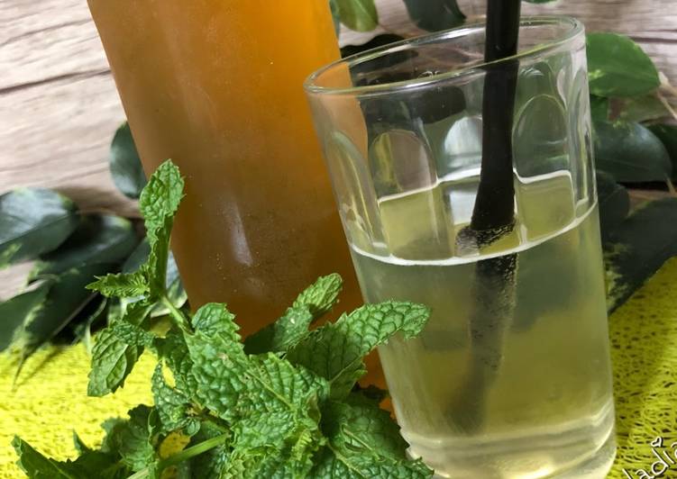 La Recette Pas à Pas Sirop de menthe maison avec la menthe du jardin