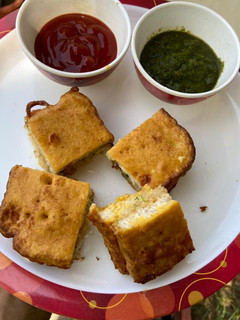 ब्रेड पकौड़ा(Bread pakoda recipe Hindi) रेसिपी मुख्य फोटो
