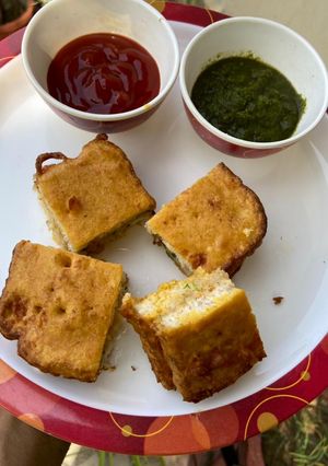 ब्रेड पकौड़ा(Bread pakoda recipe Hindi) रेसिपी मुख्य फोटो