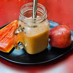 A picture of Papaya apple smoothie.