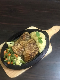 A picture of Black pepper chicken steak.