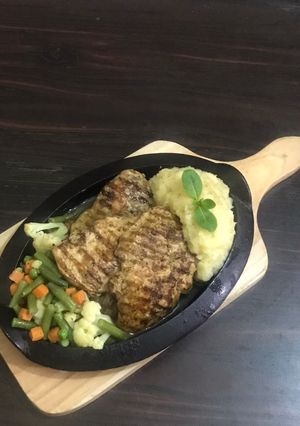 A picture of Black pepper chicken steak.