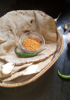 A picture of Bajra bhakri/roti.