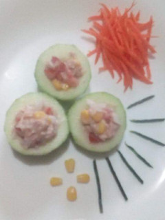 Una foto de Pepino relleno de atún