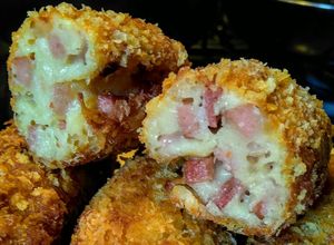 Una foto de CROQUETAS Trifásicas (3 carnes)...!