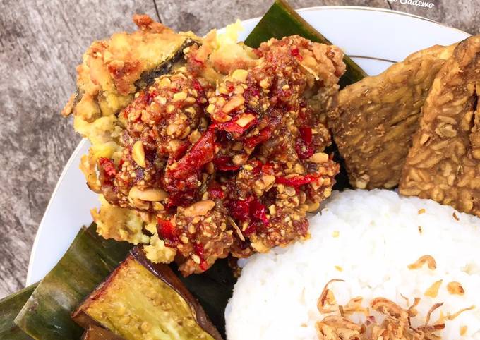 Resep Ayam Gepuk Pak Gembus Ala Saya Oleh Fidela Sadewo Cookpad