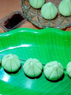 मावा मोदक (mawa modak recipe in hindi) रेसिपी मुख्य फोटो