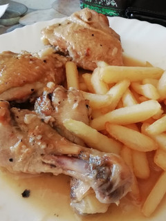 Una foto de Pollo al ajillo