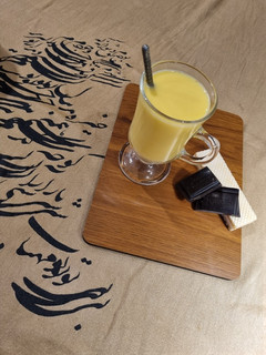 عکسی از دستور شیر زعفران عسلی