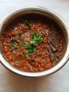 મિક્સ કઠોળ (Mix Kathol Recipe In Gujarati) રેસીપી મુખ્ય ફોટો