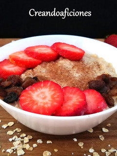 Una foto de Porridge o gachas de avena con canela